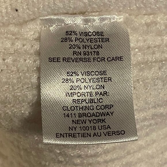 Chelsea & Theodore 2X Cream Textured Daisy Knit Sweater | Cozy Floral Pullover - Picture 5 of 6